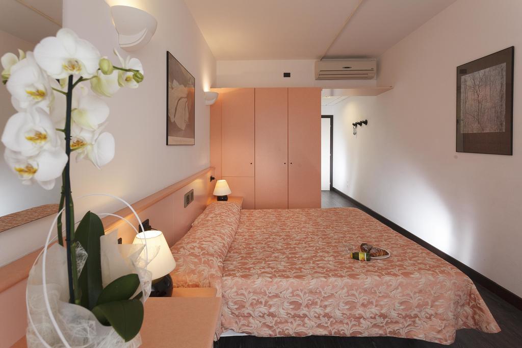 Hotel Centrale Рива дел Гарда Екстериор снимка